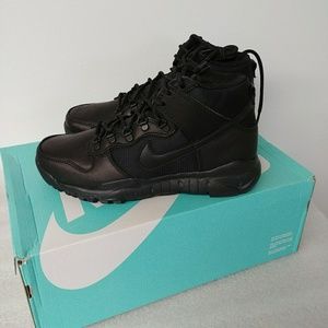 Nike sb dunk boot high black